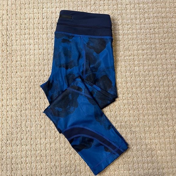 Vintage Lululemon Low Rise Crop Legging - Picture 2 of 4
